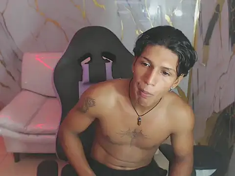 bull cam online show from 10-28-25, 03:47