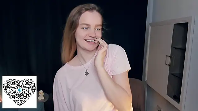 Snapshot of KerenFurguson chatting on 10-17-25, 06:54 KerenFurguson online show from 10-17-25, 06:54