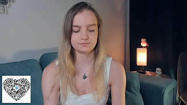 Snapshot of KerenFurguson chatting on 10-19-25, 06:52 KerenFurguson online show from 10-19-25, 06:52