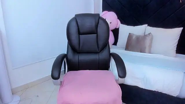 kate lua online show from 11-24-25, 11:54