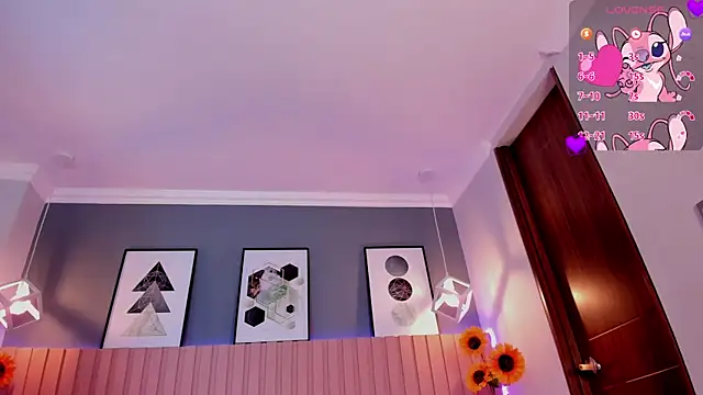 Nina Ford online show from 12-17-25, 03:12