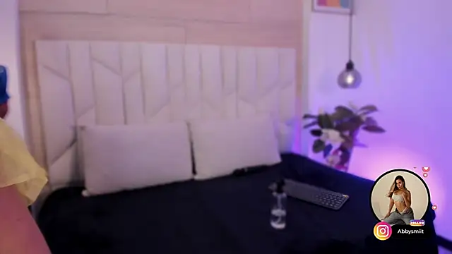 aby smiith  online show from 10-14-25, 09:26