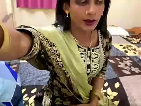 Snapshot of LuvLayla chatting on 11-16-25, 04:34 LuvLayla online show from 11-16-25, 04:34