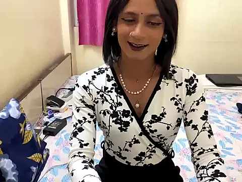 Snapshot of LuvLayla chatting on 11-21-25, 06:17 LuvLayla online show from 11-21-25, 06:17