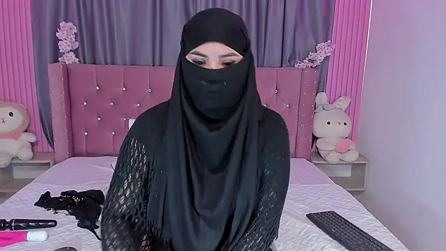 Nayla-Mouna online show from 11-20-25, 12:05