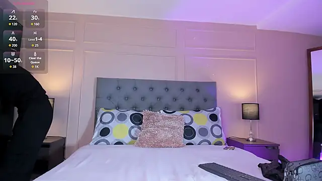 ALICESANDOVAL online show from 12-04-25, 11:41