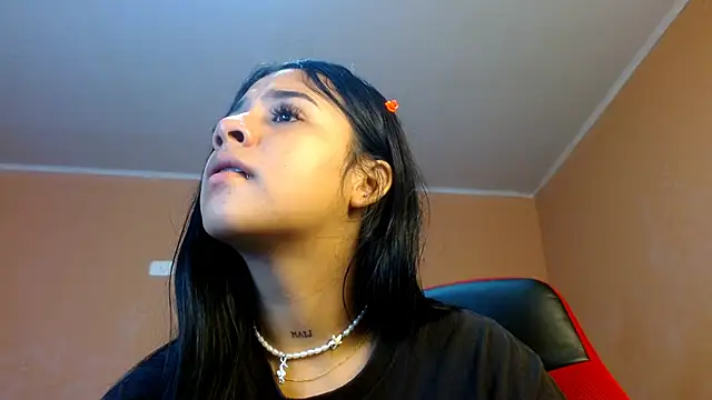 Snapshot of gracewoe chatting on 10-21-25, 11:44 gracewoe online show from 10-21-25, 11:44