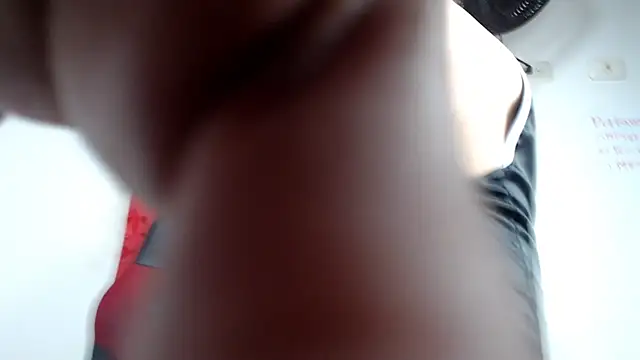 Snapshot of gracewoe chatting on 10-28-25, 03:43 gracewoe online show from 10-28-25, 03:43