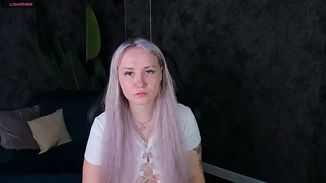 Joyce Howard online show from 10-10-25, 02:21