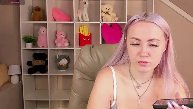 Joyce Howard online show from 10-15-25, 02:11