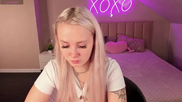 Joyce Howard online show from 10-22-25, 02:12