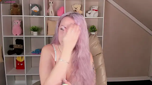 Joyce Howard online show from 10-26-25, 02:28