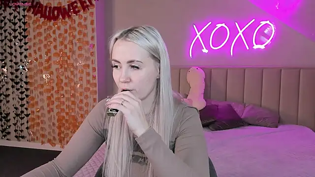 Joyce Howard online show from 11-11-25, 01:05