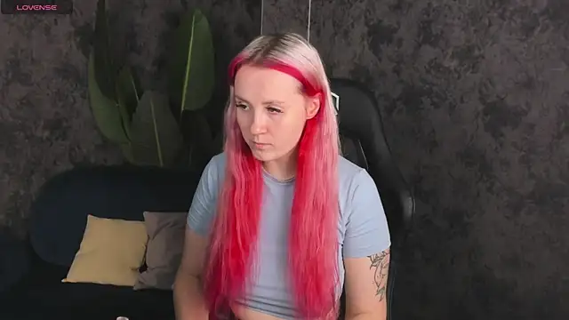 Joyce Howard online show from 11-20-25, 02:45