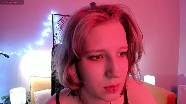 Hailey Foxy online show from 10-19-25, 08:48