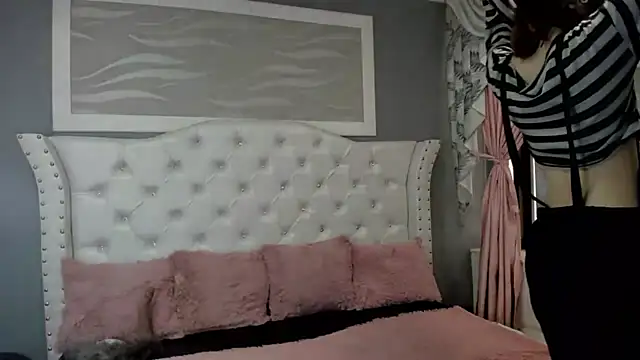naomi cooper   online show from 09-12-25, 01:44