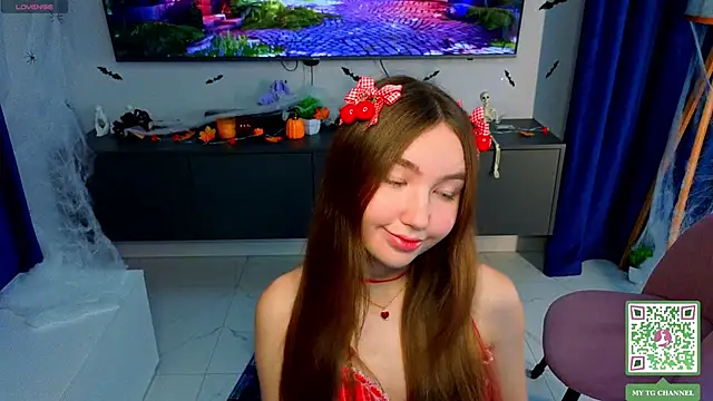 ElfredaTupy online show from 11-17-25, 07:08