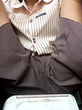 simi-lucy online show from 10-28-25, 06:28