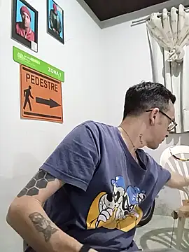 dinho carioca online show from 10-23-25, 03:39