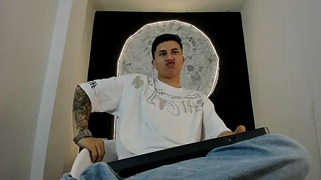 liaamsmiith  online show from 10-22-25, 12:05