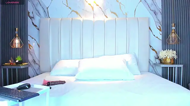 AariaLove online show from 11-21-25, 05:00