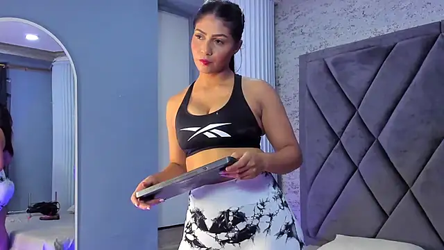 AyshelCooper  online show from 09-28-25, 12:10