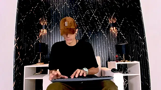 Franvill Trato online show from 11-19-25, 07:36