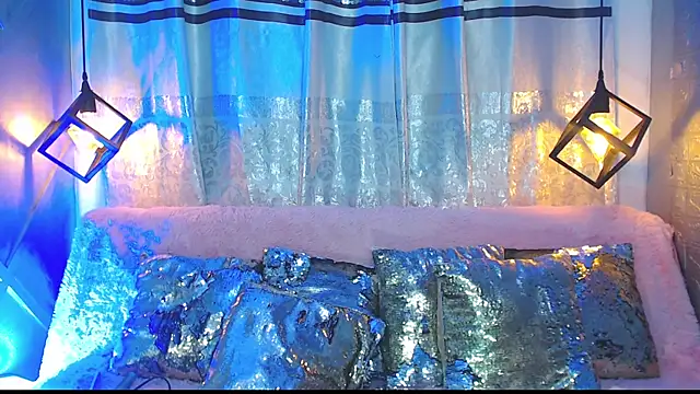 Snapshot of Cristal_Gem1 chatting on 09-17-25, 11:39 Cristal Gem1 online show from 09-17-25, 11:39