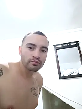 Snapshot of este_juan chatting on 10-18-25, 03:20 este juan online show from 10-18-25, 03:20