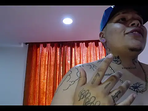 Snapshot of Yulian_bigclit7 chatting on 09-16-25, 09:16 Yulian bigclit7 online show from 09-16-25, 09:16