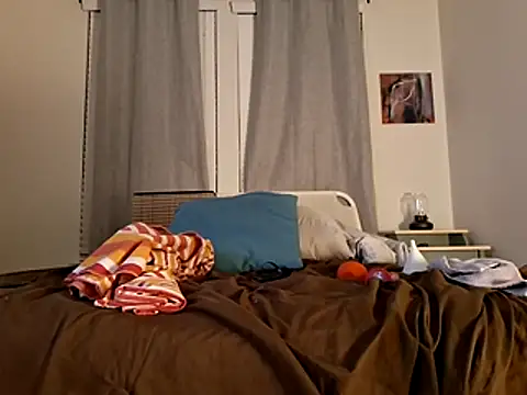 Snapshot of Slinkypoppet chatting on 12-04-25, 08:01 Slinkypoppet online show from 12-04-25, 08:01