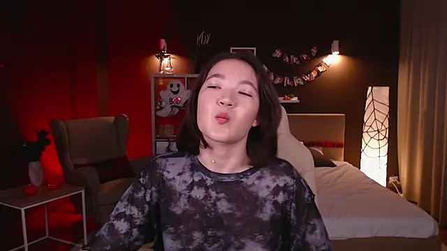 Halle Berrry online show from 10-23-25, 02:05