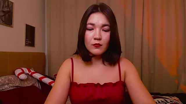 Halle Berrry online show from 12-18-25, 02:12