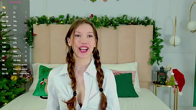 MaryNixon  online show from 12-17-25, 06:19