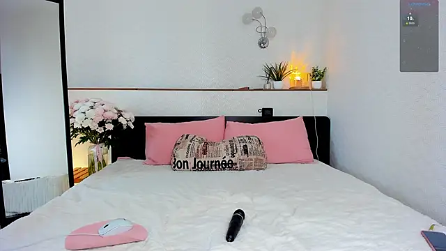 Snapshot of charlottacardi chatting on 10-24-25, 03:58 charlottacardi online show from 10-24-25, 03:58