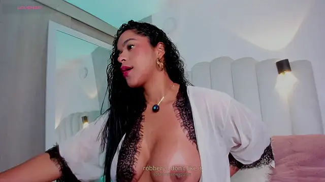 Snapshot of danna_ross25 chatting on 12-17-25, 12:55 danna ross25 online show from 12-17-25, 12:55