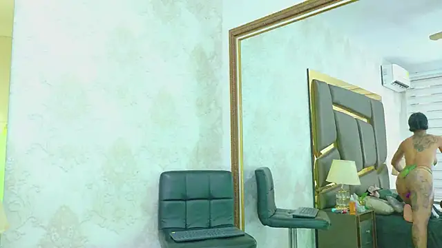 Snapshot of EmilieLake chatting on 10-09-25, 09:13 EmilieLake online show from 10-09-25, 09:13