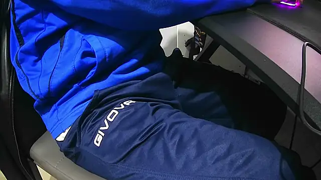 Snapshot of Pennellone98 chatting on 11-07-25, 02:17 Pennellone98 online show from 11-07-25, 02:17