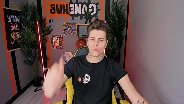 Snapshot of JackWolw chatting on 10-15-25, 04:56 JackWolw online show from 10-15-25, 04:56