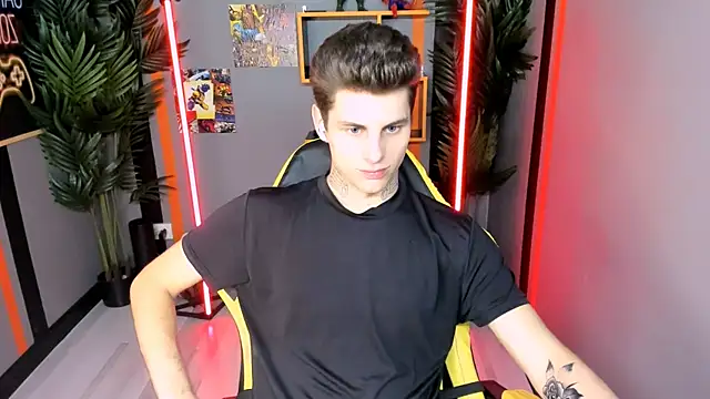 Snapshot of JackWolw chatting on 10-18-25, 10:10 JackWolw online show from 10-18-25, 10:10