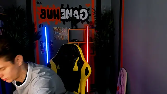 Snapshot of JackWolw chatting on 11-11-25, 11:05 JackWolw online show from 11-11-25, 11:05