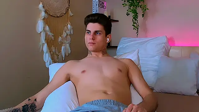 Snapshot of JackWolw chatting on 11-13-25, 10:19 JackWolw online show from 11-13-25, 10:19