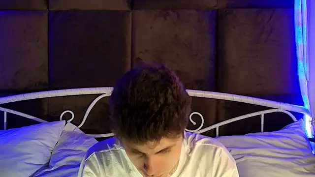 Snapshot of JackWolw chatting on 11-18-25, 06:45 JackWolw online show from 11-18-25, 06:45