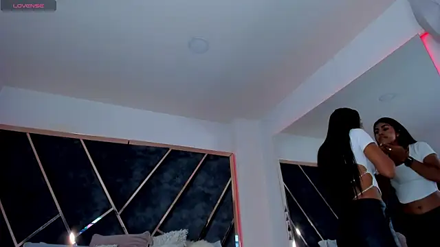 SusanaHenao online show from 11-18-25, 07:07