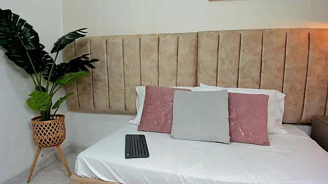 Karina Harris online show from 10-08-25, 12:25