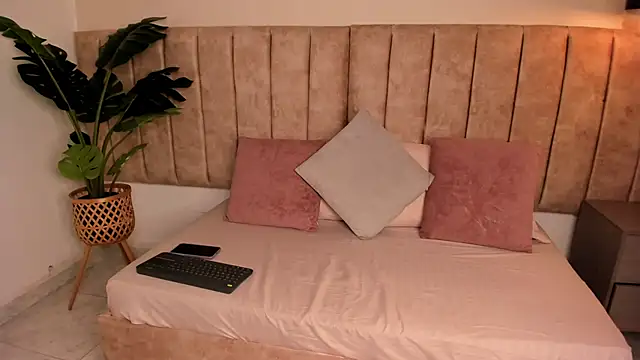 Karina Harris online show from 11-21-25, 12:37