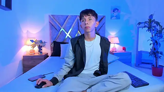 Snapshot of Hyunjin_Son chatting on 10-17-25, 11:18 Hyunjin Son online show from 10-17-25, 11:18