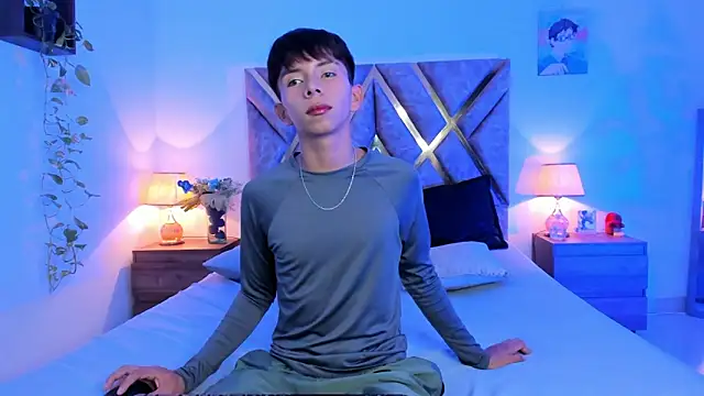 Snapshot of Hyunjin_Son chatting on 10-21-25, 08:31 Hyunjin Son online show from 10-21-25, 08:31