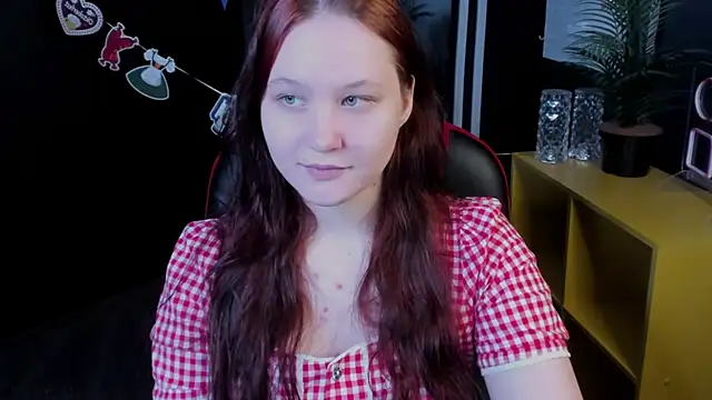 Snapshot of Ruby_Dark chatting on 09-18-25, 06:04 Ruby Dark online show from 09-18-25, 06:04