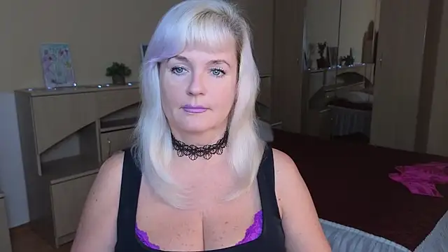 Snapshot of Vina_Vision chatting on 11-02-25, 12:18 Vina Vision online show from 11-02-25, 12:18